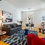 Whome Prime Location Contemporary Luxury Apartment W/ Ac & Elevator
